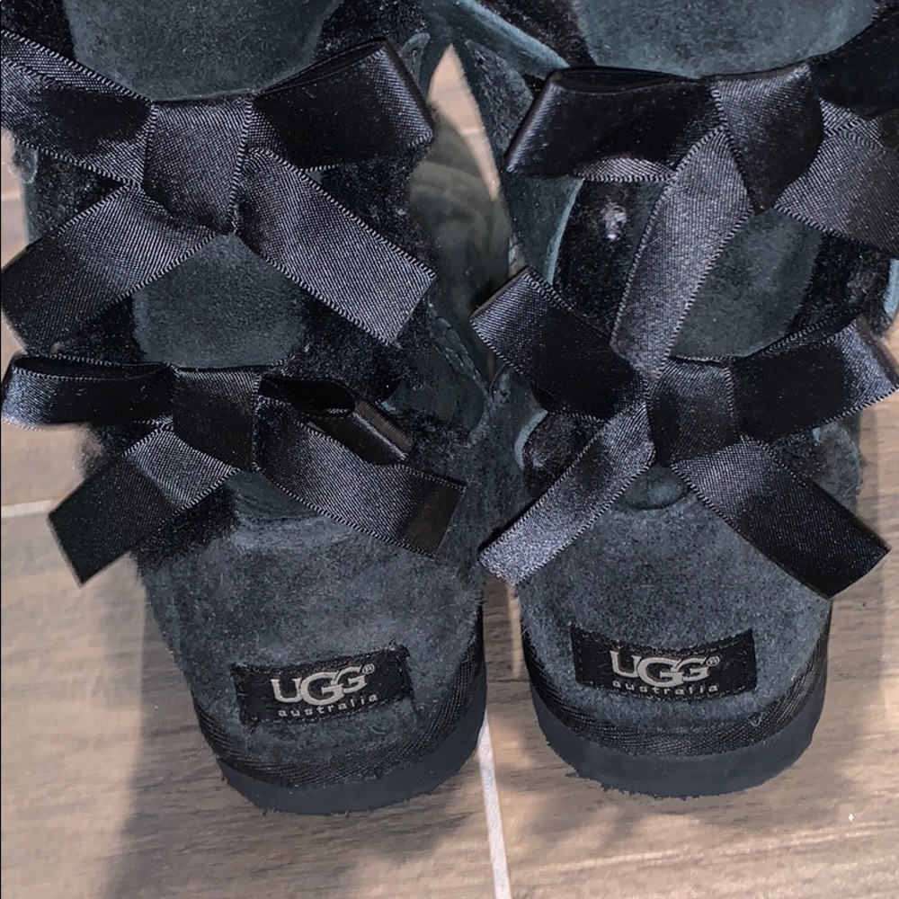 Black bailey bow ugg boots